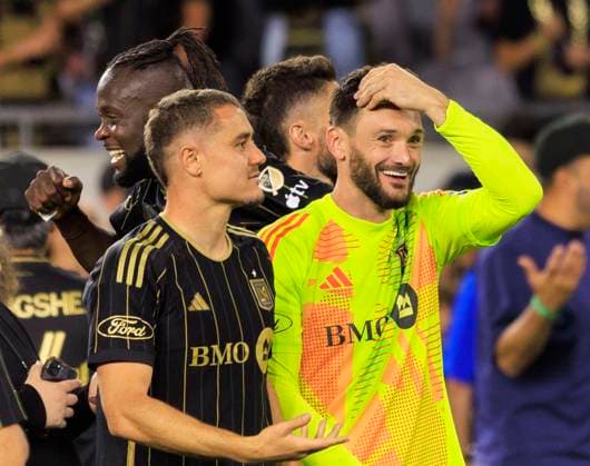October 19, 2024, Los Angeles, California, USA: Goalkeeper, Hugo Lloris 1 of the Los Angeles Football Club reacts after reaching 1 on the Western Conference standings after winning their regular season MLS, Fussball Herren, USA match against the San Jose Earthquakes on Saturday October 19, 2024 at the BMO Stadium in Los Angeles, California. LAFC defeats Earthquakes, 3-1. JAVIER ROJAS PI Los Angeles USA - ZUMAp124 20241019_zaa_p124_063 Copyright: xJavierxRojasx