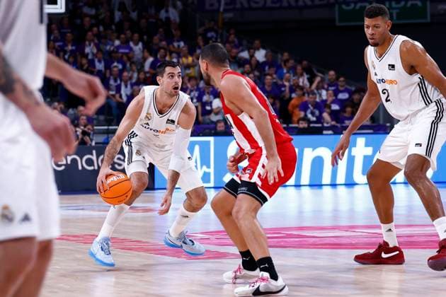 October 20, 2024, Madrid, Madrid, SPAIN: Alberto Abalde Diaz of Real Madrid in action during the Spanish League, Liga ACB Endesa, basketball match played between Real Madrid and Basquet Girona at WiZink Center on October 20, 2024, in Madrid, Spain. Madrid SPAIN - ZUMAa181 20241020_zaa_a181_077 Copyright: xDennisxAgyemanx