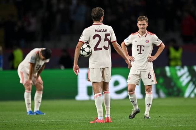 Bilder des Jahres 2024, Sport 10 Oktober Sport Themen der Woche KW43 Sport Bilder des Tages Barcelona, Estadi Olimpic Lluis Companys, 23.10.24, GER, Herren, UEFA Champions League, Saison 2024-2025, FC Barcelona, Barca - FC Bayern Muenchen Bild: v.li. Min-Jae KIM (Muenchen), Thomas MUELLER (Muenchen) und Joshua KIMMICH (Muenchen) Only for editorial use! UEFA regulations prohibit any use of photographs as image sequences and or quasi-video. Katalonien Spanien