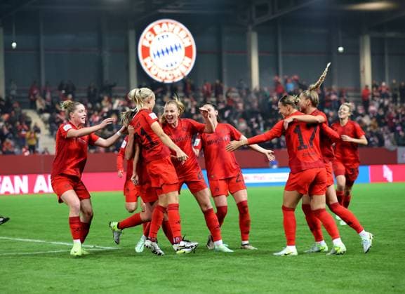 Bilder des Jahres 2024, Sport 11 November Sport Themen der Woche KW45 Sport Bilder des Tages München, Deutschland, 04. November2024: Fussball, FRAUEN, GOOGLE PIXEL FRAUEN-BUNDESLIGA, Saison 2024 2025, FC Bayern München - Eintracht Frankfurt, Campus 1:0 durch Pernille Harder (FC Bayern München) Tor, Jubel, Führung