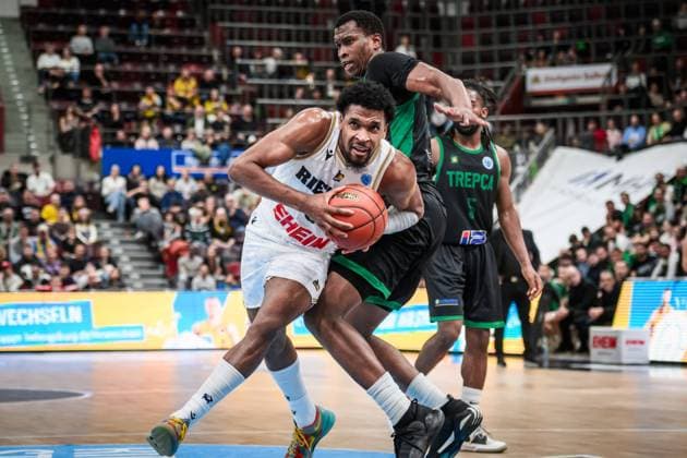 Bilder des Jahres 2024, Sport 11 November Sport Themen der Woche KW45 Sport Bilder des Tages Justin Simon (MHP Riesen Ludwigsburg, 05) vs. Mouhamed Barro (KB Trepca, 08) GER, MHP Riesen Ludwigsburg vs. KB Trepca, Basketball, FIBA EUROPE CUP, Hauptrunde Gruppe H, Spielzeit 2024 2025, 05.11.2024 GER, MHP Riesen Ludwigsburg vs. KB Trepca, Basketball, FIBA EUROPE CUP, Hauptrunde Gruppe H, Spielzeit 2024 2025, 05.11.2024 Ludwigsburg Copyright: xSandyxDinkelackerx EP_SDR