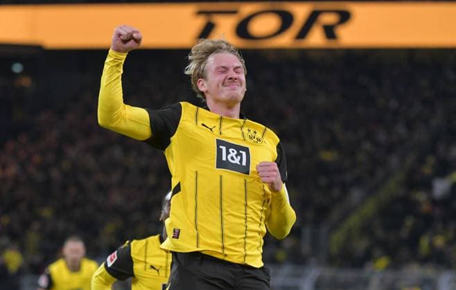 Sport Bilder des Tages 23.11.2024, xblx, Fussball 1.Bundesliga, Borussia Dortmund - SC Freiburg emspor, v.l. Julian Brandt (Borussia Dortmund), Goal scored, Tor zum 3:0, celebrate the goal, Torjubel , Jubel, jubeln, jubelt, (DFL DFB REGULATIONS PROHIBIT ANY USE OF PHOTOGRAPHS as IMAGE SEQUENCES and or QUASI-VIDEO) Dortmund