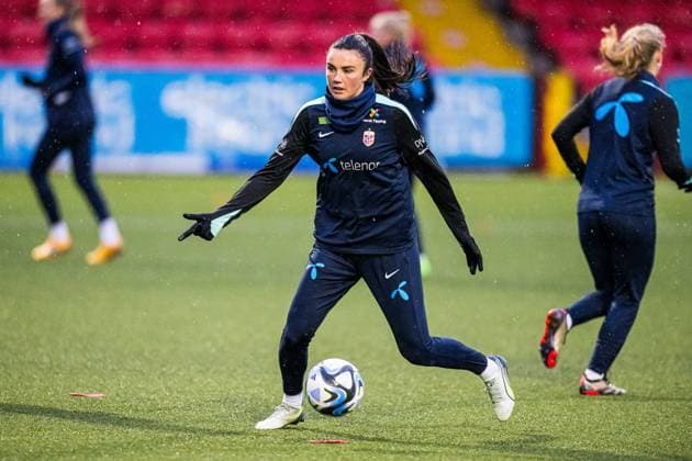 241128 Ingrid Syrstad Engen of the Norwegian women s national football team during a training session on November 28, 2024 in Larne. Photo: Marius Simensen BILDBYRAN COP 238 bbeng dam football fotball fotboll norge norway practice soccer training trening träning uefa women s EURO Qualifier, EM, Europameisterschaft Copyright: MARIUSxSIMENSEN BB241128BB594