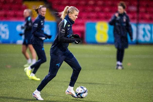 241128 Ada Hegerberg of the Norwegian women s national football team during a training session on November 28, 2024 in Larne. Photo: Marius Simensen BILDBYRAN COP 238 bbeng dam football fotball fotboll norge norway practice soccer training trening träning uefa women s EURO Qualifier, EM, Europameisterschaft Copyright: MARIUSxSIMENSEN BB241128BB595