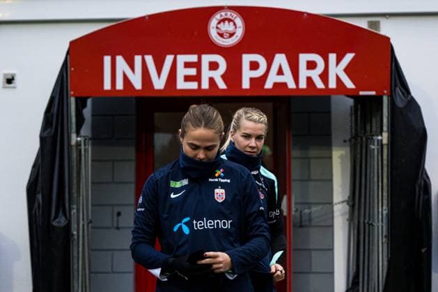 241128 Ada Hegerberg of the Norwegian women s national football team during a training session on November 28, 2024 in Larne. Photo: Marius Simensen BILDBYRAN COP 238 bbeng dam football fotball fotboll norge norway practice soccer training trening träning uefa women s EURO Qualifier, EM, Europameisterschaft Copyright: MARIUSxSIMENSEN BB241128BB610