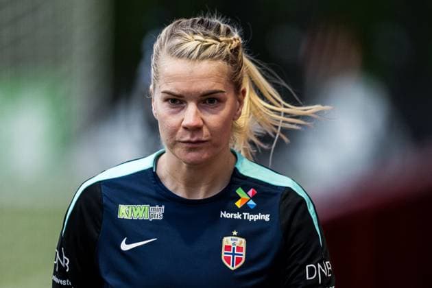 241128 Ada Hegerberg of the Norwegian women s national football team during a training session on November 28, 2024 in Larne. Photo: Marius Simensen BILDBYRAN COP 238 bbeng dam football fotball fotboll norge norway practice soccer training trening träning uefa women s EURO Qualifier, EM, Europameisterschaft Copyright: MARIUSxSIMENSEN BB241128ZG002