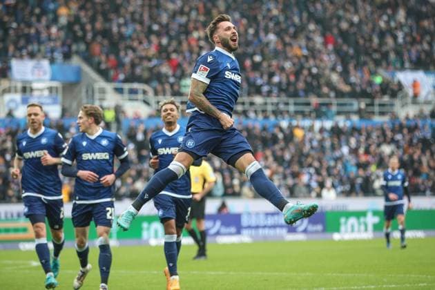 Bilder des Jahres 2024, Sport 12 Dezember Sport Themen der Woche KW48 Sport Bilder des Tages 1:1 durch Fabian Schleusener (Karlsruher SC, 24) , Karlsruher SC vs. Hamburger SV, Fussball, 2. Bundesliga, 14. Spieltag, 2024 2025, 01.12.2024, DFL REGULATIONS PROHIBIT ANY USE OF PHOTOGRAPHS AS IMAGE SEQUENCES AND OR QUASI-VIDEO, Karlsruher SC vs. Hamburger SV, Fussball, 2. Bundesliga, 14. Spieltag, 2024 2025, 01.12.2024 Karlsruhe Copyright: xEibner-Pressefoto JanxPrihodax EP_JPA