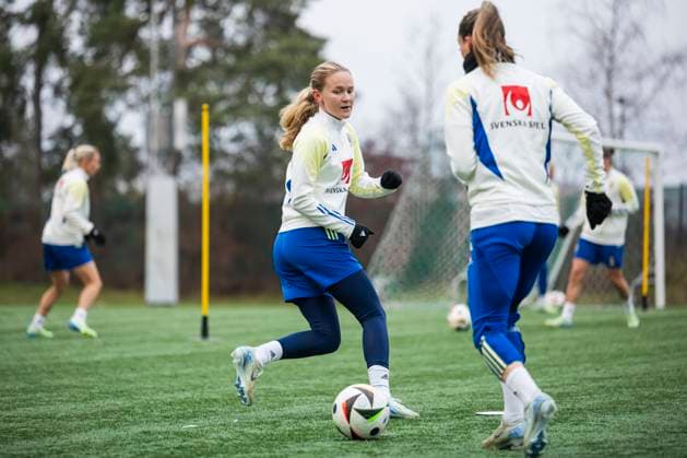 241201 Matilda Vinberg of the Swedish women s national football team during a training session on December 1, 2024 in Stockholm. Photo: Jonathan Näckstrand BILDBYRAN COP 94 JN0186 fotboll football soccer fotball em-kval kval uefa womens EURO Qualifier, EM, Europameisterschaft qualifier träning practice training sverige sweden dam bbeng Copyright: JONATHANxNÄCKSTRAND BB241201JN062