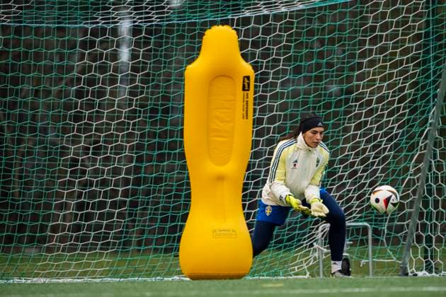 241201 Goalkeeper Zecira Musovic of the Swedish women s national football team during a training session on December 1, 2024 in Stockholm. Photo: Jonathan Näckstrand BILDBYRAN COP 94 JN0186 fotboll football soccer fotball em-kval kval uefa womens EURO Qualifier, EM, Europameisterschaft qualifier träning practice training sverige sweden dam bbeng Copyright: JONATHANxNÄCKSTRAND BB241201JN072
