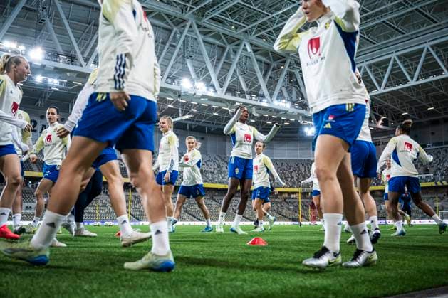 241202 Evelyn Ijeh of the Swedish women s national football team during a training session on December 2, 2024 in Stockholm. Photo: Maxim Thorà BILDBYRAN kod MT MT0701 fotboll football soccer fotball em-kval kval uefa womens EURO Qualifier, EM, Europameisterschaft qualifier träning practice training sverige sweden dam bbeng Copyright: MAXIMxTHORE BB241202MT020