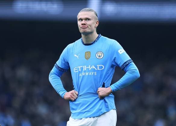 Bilder des Jahres 2024, Sport 12 Dezember Sport Themen der Woche KW52 Sport Bilder des Tages Erling Haaland of Manchester City reacts after failing to score from a penalty kick Manchester City v Everton, Premier League, Football, Etihad Stadium, Manchester, UK - 26 Dec 2024 EDITORIAL USE ONLY No use with unauthorised audio, video, data, fixture lists, club league logos or live services. Online in-match use limited to 120 images, no video emulation. No use in betting, games or single club league player publications. Copyright: xMattxWest Shutterstockx 15030220ac