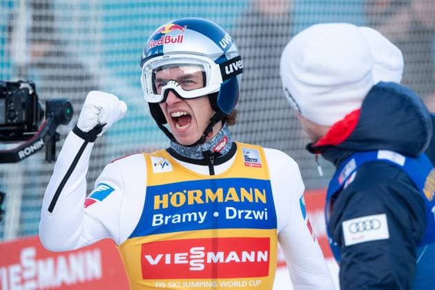Bilder des Jahres 2025, Sport 01 Januar Sport Themen der Woche KW01 Sport Bilder des Tages TSCHOFENIG Daniel (Oesterreich) jubelt im Ziel, AUT, FIS Viessmann Skisprung Weltcup, Vierschanzentournee Bergiselspringen Innsbruck, Wettkampf Einzelspringen, Saison 2024 2025, 04.01.2025 AUT, FIS Viessmann Skisprung Weltcup, Vierschanzentournee Bergiselspringen Innsbruck, Wettkampf Einzelspringen, Saison 2024 2025, 04.01.2025 Innsbruck Copyright: xEibner-Pressefoto Memmlerx EP_MMR