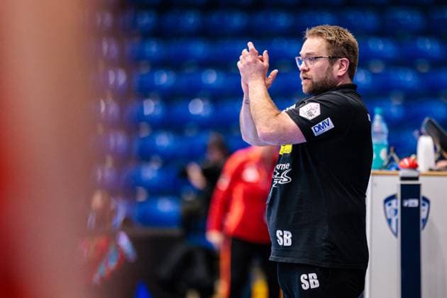 Steffen Birkner (HSG Blomberg-Lippe, Trainer) applaudiert GER, HSG Blomberg-Lippe (GER) vs. KGHM MKS Zaglebie Lubin (POL), Handball, EHF European League Women, Gruppenphase, 26.01.2025 GER, HSG Blomberg-Lippe (GER) vs. KGHM MKS Zaglebie Lubin (POL), Handball, EHF European League Women, Gruppenphase, 26.01.2025 Blomberg Copyright: xEibner-Pressefoto JanxRollingerx EP_JSK