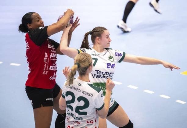 HANDBALL FRAUEN 1. BUNDESLIGA 21. SPIELTAG THC - FRISCH AUF GÖPPINGEN ** NUR FÜR REDAKTIONELLE ZWECKE ** EDITORIAL USE ONLY **<p>12 03 2025-Bad Langensalza: Handball Frauen 1. Bundesliga Frauen Saison 2024-2025 Salzhalle 21. Spieltag Thüringer HC - FRISCH AUF Göppingen im Foto: Sharon Nooitmeer 3 (Thüringer HC) im Zweikampf mit Lea Watzl 7 (FRISCH AUF Göppingen) ( Deutschland Thueringen Bad Langensalza Copyright: SaschaxFromm