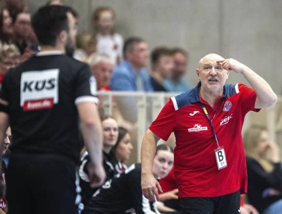 HANDBALL FRAUEN 1. BUNDESLIGA 19. SPIELTAG THC - HB LUDWIGSBURG ** NUR FÜR REDAKTIONELLE ZWECKE ** EDITORIAL USE ONLY **<p>15 03 2025-Bad Langensalza: Handball Frauen 1. Bundesliga Frauen Saison 2024-2025 Salzhalle 19. Spieltag Thüringer HC - HB Ludwigsburg im Foto: Trainer Herbert Mueller (Thüringer HC) ( Deutschland Thueringen Bad Langensalza Copyright: SaschaxFromm