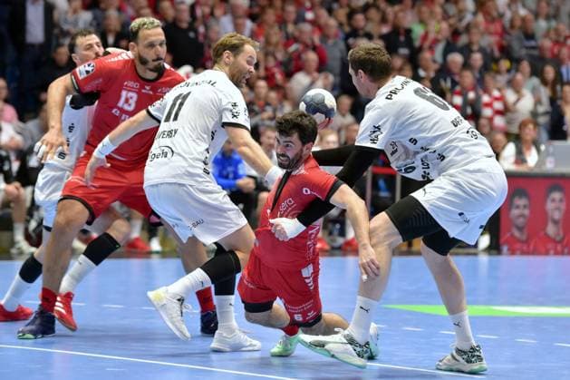 Erik Balenciaga (MT Melsungen 6) (am Ball), Hendrik Pekeler (THW Kiel 61) (R), Petter Oeverby (THW Kiel 11), Rogerio Moraes Ferreira (MT Melsungen 13) , GER, MT Melsungen - THW Kiel, Handball, 1. Bundesliga, 24. Spieltag, Saison 2024 2025, 29.03.2025, GER, MT Melsungen - THW Kiel, Handball, 1. Bundesliga, 24. Spieltag, Saison 2024 2025, 29.03.2025 Kassel Copyright: xEibner-Pressefotox xRolandxSippelx EP_RSL