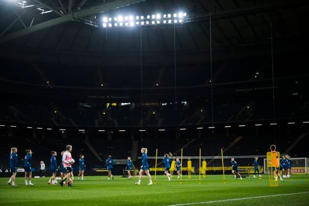 250403 Players of the Swedish women s national football team at a training session ahead of the Women s Nations League on April 3, 2025 in Stockholm. Photo: Maxim Thorà BILDBYRAN kod MT MT0791 fotboll football soccer fotball nations league uefa womens nations league träning practice training sverige sweden dam bbeng Copyright: MAXIMxTHORE BB250403MT019