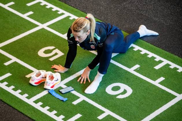 250403 Ada Hegerberg of the Norwegian women s national football team during an indoor gym session on April 3, 2025 in Reykjavik. Photo: Vegard Grott BILDBYRAN kod VG VG0742 bbeng fotboll football soccer fotball norge norway women dam nations league träning practice training trening gym Copyright: VEGARDxGRoTT BB250403VG037