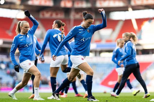250408 Frida Maanum and Ingrid Syrstad Engen of Norway during warm-ups ahead of the UEFA Women™s Nations League football match between Norway and France on April 8, 2025 in Oslo. Photo: Vegard Grott BILDBYRAN kod VG VG0749 bbeng fotboll football soccer fotball nations league landskamp norge norway dam frankrike france uefa womens nations league Copyright: VEGARDxGRoTT BB250408VG016