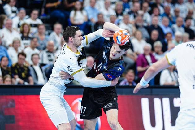 Bilder des Jahres 2025, Sport 04 April Sport Bilder des Tages Hendrik Pekeler (THW Kiel, 61), Ihor Turchenko (Limoges Handball, 17) GER, THW Kiel vs. Limoges Handball, Handball, EHF European League, Viertelfinale, Rueckspiel, Saison 2024 2025, 29.04.2025 GER, THW Kiel vs. Limoges Handball, Handball, EHF European League, Viertelfinale, Rueckspiel, Saison 2024 2025, 29.04.2025 Kiel Copyright: xEibner-Pressefoto MarcelxvonxFehrnx EP_MFN