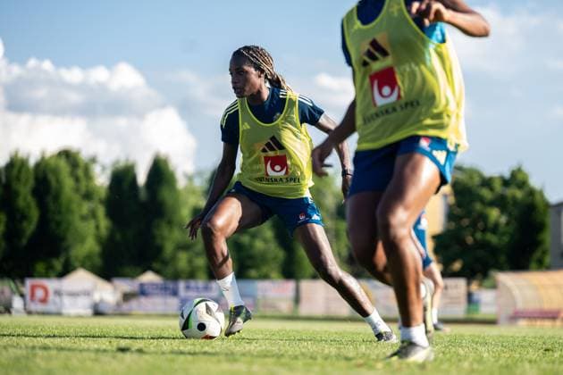 250526 Evelyn Ijeh of the Swedish women™s national football team during a training session on May 26, 2025 in Fidenza. Photo: Ludvig Thunman BILDBYRAN kod LT LT0701 fotboll football soccer fotball träning practice training sverige sweden dam bbeng Copyright: LUDVIGxTHUNMAN BB250526LT052
