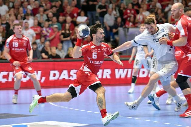 Erik Balenciaga (MT Melsungen 6) (am Ball), Hendrik Wagner (TBV Lemgo Lippe, 28), Arnar Freyr Arnarsson (MT Melsungen 21) (R) , GER, MT Melsungen - TBV Lemgo Lippe, Handball, 1. Bundesliga, 33. Spieltag, Saison 2024 2025, 04.06.2025, GER, MT Melsungen - TBV Lemgo Lippe, Handball, 1. Bundesliga, 33. Spieltag, Saison 2024 2025, 04.06.2025 Kassel Copyright: xEibner-Pressefotox xRolandxSippex EP_RSL