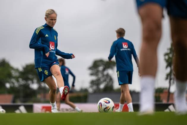 250625 Matilda Vinberg of the Swedish women s national football team during a training session on June 25, 2025 in Ahus. Photo: Mathias Bergeld BILDBYRAN kod MB MB1152 fotboll football soccer fotball träning practice training sverige sweden dam bbeng kvinner women Copyright: MATHIASxBERGELD BB250625MB018