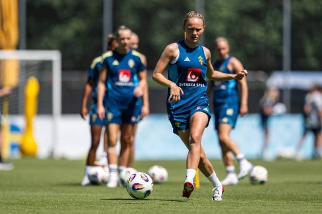 250629 Matilda Vinberg of the Swedish women s national football team at a training session ahead of the UEFA Women s Euro 2025 Championship on June 29, 2025 in Cham. Photo: Mathias Bergeld BILDBYRAN kod MB MB1155 fotboll football soccer fotball fotbolls-em europamästerskap em uefa womens euro uefa womens european football championship womens euro 2024 dam kvinner women träning practice training sverige sweden day -3 bbeng Copyright: MATHIASxBERGELD BB250629MB090