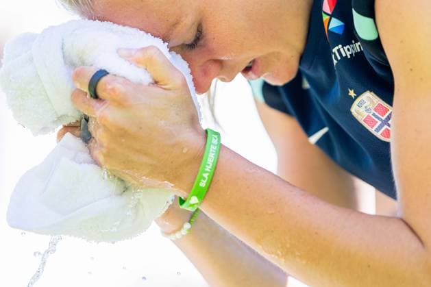 250630 Frida Maanum of the Norwegian women s national football team cools down during a training session ahead of the UEFA Women s Euro 2025 on June 30, 2025 in Neuchatel. Photo: Vegard Grott BILDBYRAN kod VG VG0775 bbeng fotboll football soccer fotball fotbolls-em fotball em europamästerskap em uefa womens euro em 2025 träning practice training trening norge norway dam day -2 Copyright: VEGARDxGRoTT BB250630VG017
