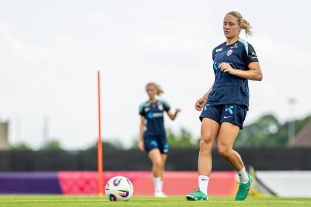 250703 Lisa Naalsund of the Norwegian women s national football team at a training session during the UEFA Women s Euro 2025 on July 3, 2025 in Neuchatel. Photo: Vegard Grott BILDBYRAN kod VG VG0779 bbeng fotboll football soccer fotball fotbolls-em fotball em europamästerskap em uefa womens euro em 2025 träning practice training trening norge norway dam day2 Copyright: VEGARDxGRoTT BB250703VG011