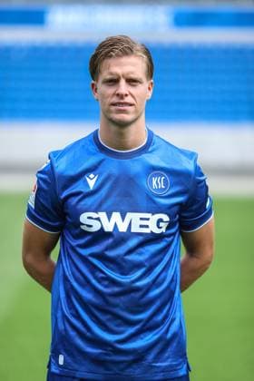 Dzenis Burnic (Karlsruher SC, 07), GER, Karlsruher SC (KSC, Karlsruhe), Fussball, 2. Bundesliga, Portaettermin, Spielzeit 2025 2026, 09.07.2025, DFL REGULATIONS PROHIBIT ANY USE OF PHOTOGRAPHS AS IMAGE SEQUENCES AND OR QUASI-VIDEO, GER, Karlsruher SC (KSC, Karlsruhe), Fussball, 2. Bundesliga, Portraettermin, Spielzeit 2025 2026, 09.07.2025 Karlsruhe Copyright: xEibner-Pressefoto JanxPrihodax EP_JPA