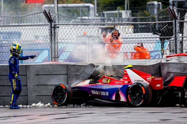 2025 FORMULA E BERLIN ePRIX 11 DI GRASSI Lucas (bra), Lola Yamaha ABT Formula E Team, Lola-Yamaha T001, action crash, accident, sortie de piste, crash during the Berlin ePrix, 13th and 15th round of the 2024-25 ABB FIA Formula E World Championship, WM, Weltmeisterschaft on the Tempelhof Airport Street Circuit from July 11 to 13, 2025 in Berlin, Germany - BerlinGermany Copyright: xPauloxMariax