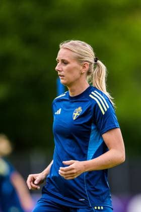 250716 Stina Blackstenius of the Swedish women s national football team at a training session during the UEFA Women s Euro 2025 Championship on July 16, 2025 in Cam. Photo: Ludvig Thunman BILDBYRAN kod LT LT0720 fotboll football soccer fotball fotbolls-em europamästerskap em uefa womens euro uefa womens european football championship womens euro 2025 dam kvinner women träning practice training sverige sweden day 15 bbeng Copyright: LUDVIGxTHUNMAN BB250716LT023