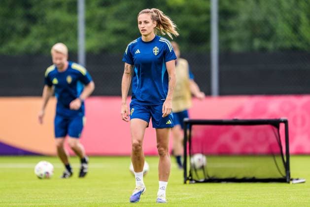 250716 Nathalie Björn of the Swedish women s national football team at a training session during the UEFA Women s Euro 2025 Championship on July 16, 2025 in Cam. Photo: Ludvig Thunman BILDBYRAN kod LT LT0720 fotboll football soccer fotball fotbolls-em europamästerskap em uefa womens euro uefa womens european football championship womens euro 2025 dam kvinner women träning practice training sverige sweden day 15 bbeng Copyright: LUDVIGxTHUNMAN BB250716LT044