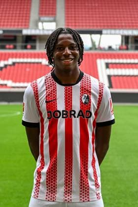 Johan Manzambi (SC Freiburg, 44) GER, SC Freiburg, Fussball, 1. BL, Portraettermin 2025 2026, 30.07.2025 GER, SC Freiburg, Fussball, 1. BL, Portraettermin 2025 2026, 30.07.2025 Freiburg Copyright: xEibner-Pressefoto ThomasxHessx EP_THS