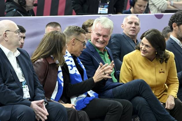 Finland s President Alexander Stubb (C) and his wife Suzanne Innes-Stubb (2nd L) chat with Lithuania s President Gitanas Nauseda and his wife Diana Nausediene (R) before the basketball FIBA EuroBasket 2025 group B match between Finland and Lithuania in Tampere, Finland, on September 1, 2025. Tampere Finland LKFTJK20250901203335FPPU Copyright: xHeikkixSaukkomaax LKFTJK20250901203335FPPU