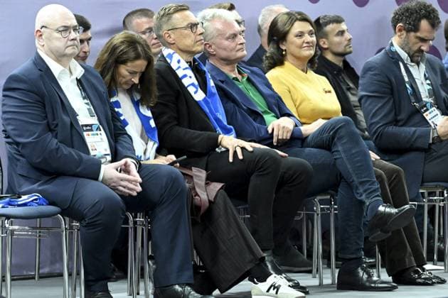 Finland s President Alexander Stubb (C) and his wife Suzanne Innes-Stubb (2nd L) watch the game with Lithuania s President Gitanas Nauseda and his wife Diana Nausediene during the basketball FIBA EuroBasket 2025 group B match between Finland and Lithuania in Tampere, Finland, on September 1, 2025. Tampere Finland LKFTJK20250901212104FPDU Copyright: xHeikkixSaukkomaax LKFTJK20250901212104FPDU