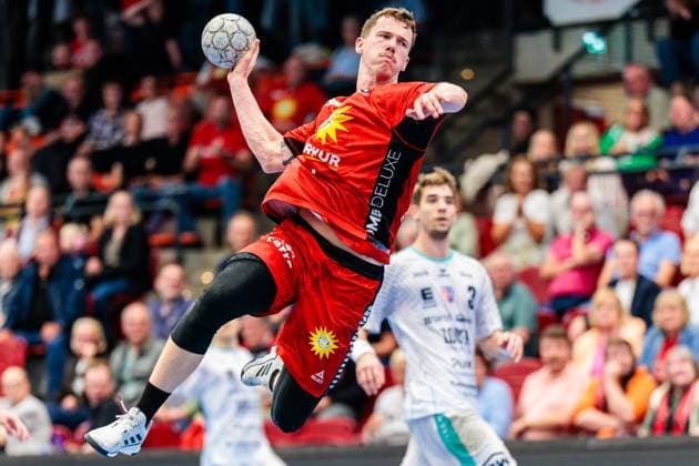 Sport Bilder des Tages Sven Wesseling (TuS N-Luebbecke, 24) im Torwurf GER, TuS N-Luebbecke vs. SG BBM Bietigheim, Handball, 2. Bundesliga, 3. Spieltag, Spielzeit 2025 2026, 12.09.2025 GER, TuS N-Luebbecke vs. SG BBM Bietigheim, Handball, 2. Bundesliga, 3. Spieltag, Spielzeit 2025 2026, 12.09.2025 Luebbecke Copyright: xEibner-Pressefoto JanxRollingerx EP_JSK
