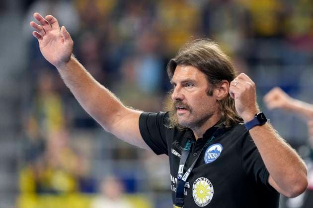 Sebastian Hinze (Trainer, Cheftrainer, ThSV), gibt Anweisungen, gestikuliert, mit den Armen gestikulieren, Einzelbild, Einzelfoto, Aktion, Action, 13.09.2025, Mannheim (Deutschland), Handball, Bundesliga, Rhein-Neckar Löwen - ThSV Eisenach