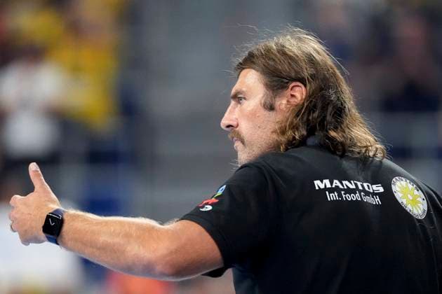 Sebastian Hinze (Trainer, Cheftrainer, ThSV), gibt Anweisungen, gestikuliert, mit den Armen gestikulieren, Einzelbild, Einzelfoto, Aktion, Action, 13.09.2025, Mannheim (Deutschland), Handball, Bundesliga, Rhein-Neckar Löwen - ThSV Eisenach