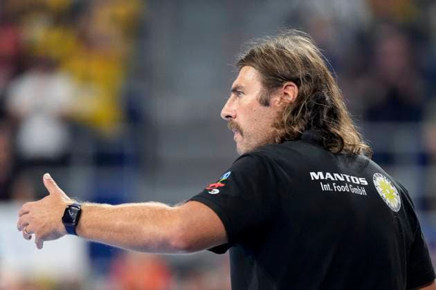 Sebastian Hinze (Trainer, Cheftrainer, ThSV), gibt Anweisungen, gestikuliert, mit den Armen gestikulieren, Einzelbild, Einzelfoto, Aktion, Action, 13.09.2025, Mannheim (Deutschland), Handball, Bundesliga, Rhein-Neckar Löwen - ThSV Eisenach