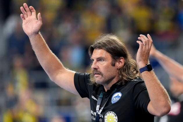 Sebastian Hinze (Trainer, Cheftrainer, ThSV), gibt Anweisungen, gestikuliert, mit den Armen gestikulieren, Einzelbild, Einzelfoto, Aktion, Action, 13.09.2025, Mannheim (Deutschland), Handball, Bundesliga, Rhein-Neckar Löwen - ThSV Eisenach