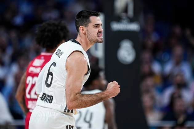 October 2, 2025, Madrid, Madrid, Spain: Alberto Abalde of Real Madrid celebrates a basket during the Turkish Airlines Euroleague 2025 26 League Phase MD2, match played between Real Madrid and Olympiacos Piraeus at Madrid Arena on October 02, 2025 in Madrid, Spain. Madrid Spain - ZUMAa181 20251002_zaa_a181_207 Copyright: xOscarxJ.xBarrosox