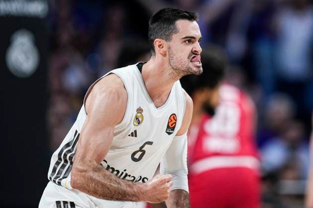 October 2, 2025, Madrid, Madrid, Spain: Alberto Abalde of Real Madrid celebrates a basket during the Turkish Airlines Euroleague 2025 26 League Phase MD2, match played between Real Madrid and Olympiacos Piraeus at Madrid Arena on October 02, 2025 in Madrid, Spain. Madrid Spain - ZUMAa181 20251002_zaa_a181_208 Copyright: xOscarxJ.xBarrosox