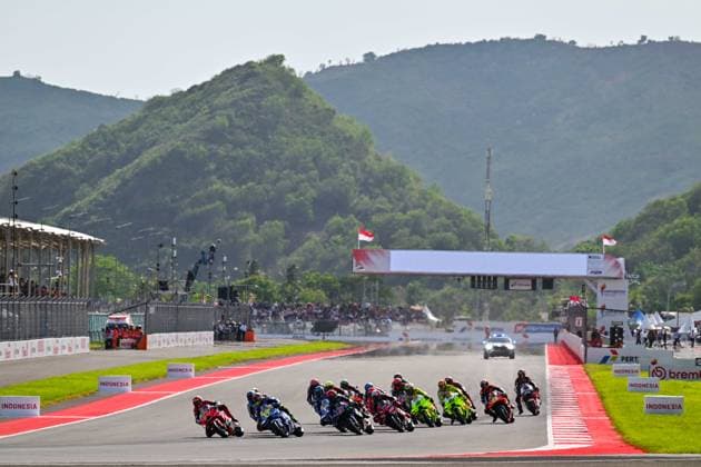 MOTO - MOTO GP - GRAND PRIX OF INDONESIA 2026 10 MARINI Luca (ita), Honda Team, Honda RC213V, action with 54 ALDEGUER Fermin (spa), Gresini Racing MotoGP, Ducati Desmosedici GP24, start Sprint Race during the 2025 MotoGP Pertamina Grand Prix of Indonesia on the Mandalika circuit from October 3 to 5, At West Nusa Tenggara, Indonesia - West Nusa TenggaraIndonesia Copyright: xGIGIxSOLDANOx