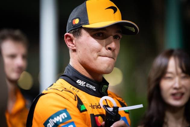 F1 - SINGAPORE GRAND PRIX 2025 NORRIS Lando (gbr), McLaren F1 Team MCL39, portrait during the 2025 Formula 1 Singapore Grand Prix, 18th round of the 2025 FIA Formula One World Championship, WM, Weltmeisterschaft from October 3 to 5, 2025 on the Marina Bay Street Circuit, in Singapore - SingaporeSingapore Copyright: xDPPIx