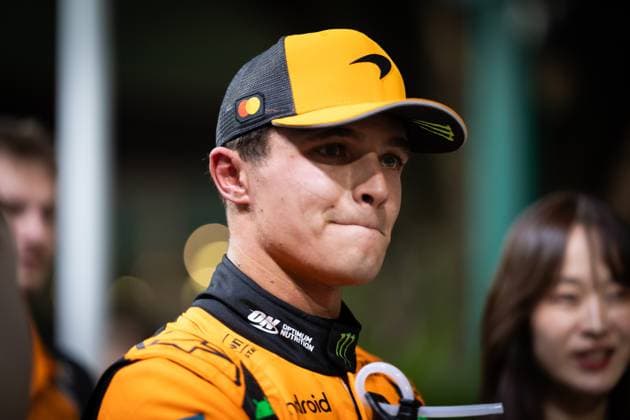F1 - SINGAPORE GRAND PRIX 2025 NORRIS Lando (gbr), McLaren F1 Team MCL39, portrait during the 2025 Formula 1 Singapore Grand Prix, 18th round of the 2025 FIA Formula One World Championship, WM, Weltmeisterschaft from October 3 to 5, 2025 on the Marina Bay Street Circuit, in Singapore - SingaporeSingapore Copyright: xDPPIx