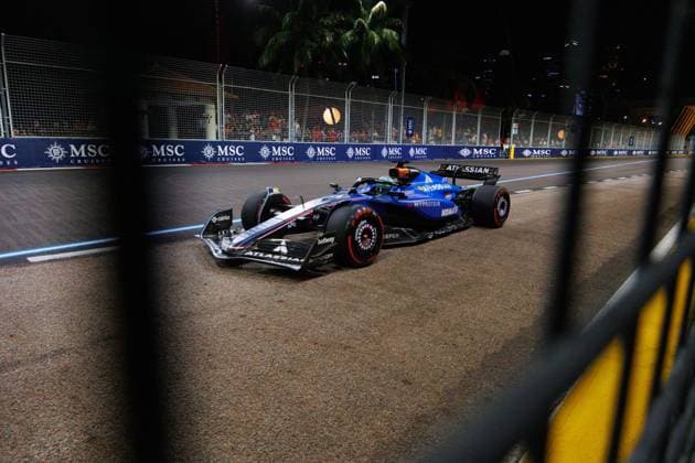 October 4, 2025, Singapore, Singapore: Alexander Albon of Thailand drives the (23) Williams Racing FW47 Mercedes during qualifying ahead of the F1 Grand Prix of Singapore at the Marina Bay Street Circuit. Singapore Singapore - ZUMAs197 20251004_aaa_s197_345 Copyright: xGeorgexHitchensx