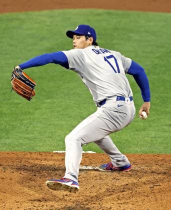 Baseball: Division Series between Dodgers and Phillies Los Angeles Dodgers two-way player Shohei Ohtani starts in Game 1 of the Division Series against the Philadelphia Phillies at Citizens Bank Park in Philadelphia on Oct. 4, 2025. A14AA0004911446P