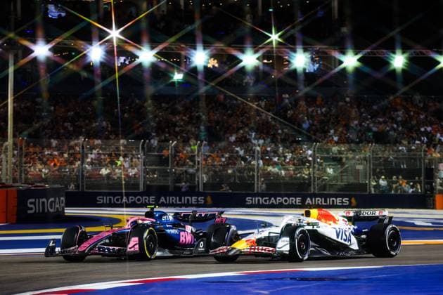 F1 - SINGAPORE GRAND PRIX 2025 43 COLAPINTO Franco (arg), Alpine F1 Team A525, 06 HADJAR Isack (fra), Visa Cash App RB F1 Team VCARB02, action during the 2025 Formula 1 Singapore Grand Prix, 18th round of the 2025 FIA Formula One World Championship, WM, Weltmeisterschaft from October 3 to 5, 2025 on the Marina Bay Street Circuit, in Singapore - SingaporeSingapore Copyright: xFLORENTxGOODENx